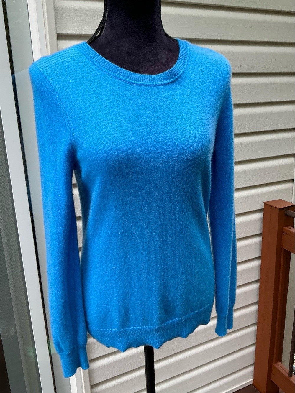 Classic Crewneck Women’s cashmere Sweater 💙💙